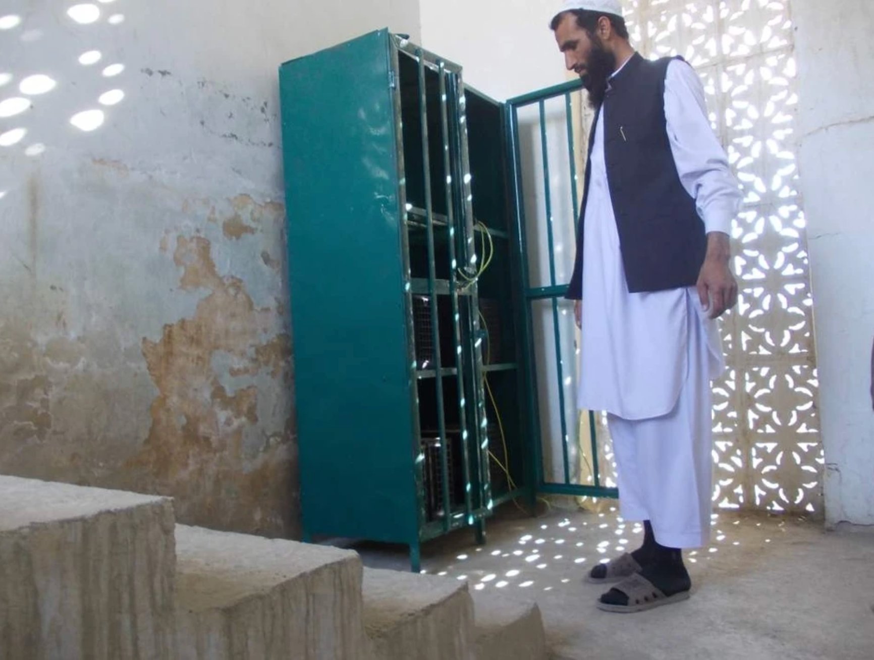 Battery storage cabinet for solar system